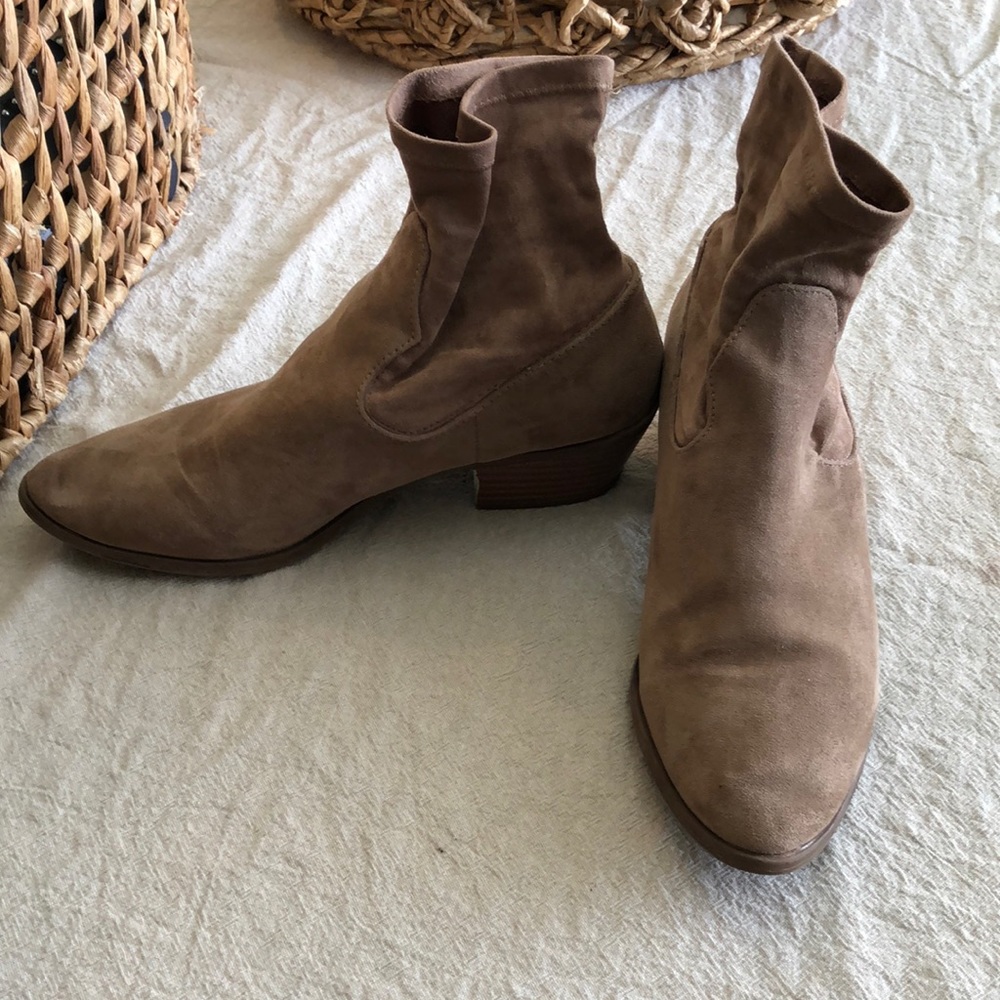 Universal Thread sock booties size 8.5